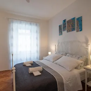 Ttapartmani , Pula Croatia
